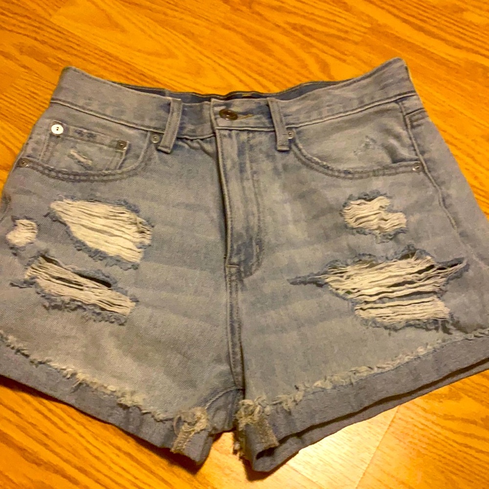Aeropostale jean shorts. Size 6. Barely worn. Excellent condition.